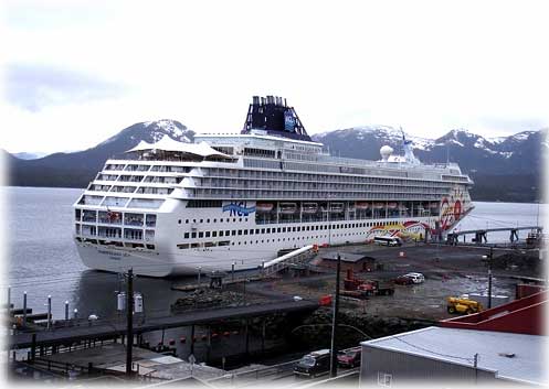 jpg Norwegian Sun -- First Ship to Dock at Berth IV