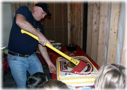 jpg cutting the cake