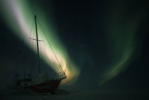 jpg boat frozen into Lagoon