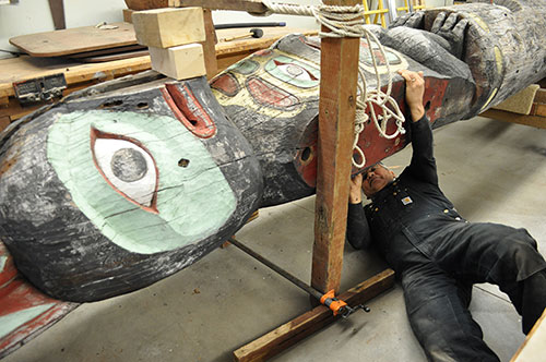 jpg Tlingit Master Carver Wayne Price examines the Yax té (Big Dipper) totem