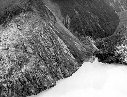 jpg Scar at the head of Lituya Bay and wave damage on the north shore, from southwest of Gilbert Inlet to La Chaussee spit. August 9, 1958.