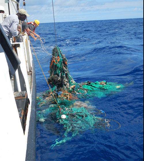 jpg Mega Expedition mothership R/V Ocean Starr crew pullin a ghost net from the Pacific Ocean, 2015.
Photo courtesy The Ocean Cleanup
www.theoceancleanup.com
