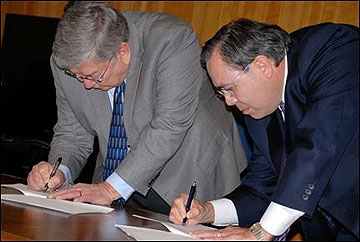 jpg Presidents Martin and McNeil sign historic MOU