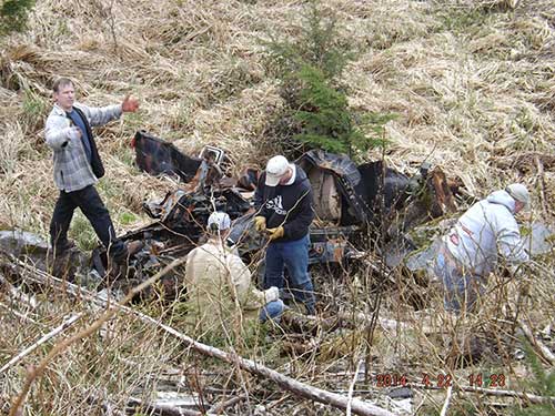 jpg U.S. Coast Guard personnel defining the problems or vehicle removal