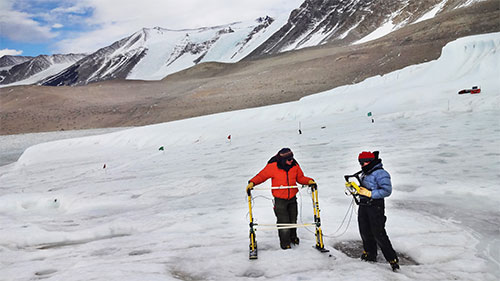 jpg University of Alaska Fairbanks glaciologist Erin Pettit, left, and graduate student Christina Carr collect radar data on Taylor Glacier.