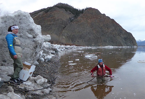 jpg Heather Best (in water), a U.S. Geological Survey hydrologist, prepares to toss a road-grader blade with a river-measuring device attached into the Yukon River near Eagle, Alaska. 