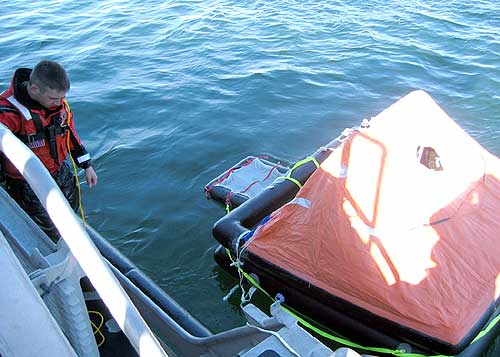 photo USCG crewman