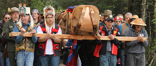 jpg Standing Tall in Bartlett Cove: Eagle and Raven Totem Raising