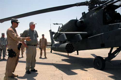 jpg Flight crew briefs Gov. Murkowski