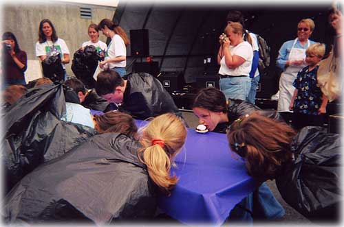 photo pie eating contest