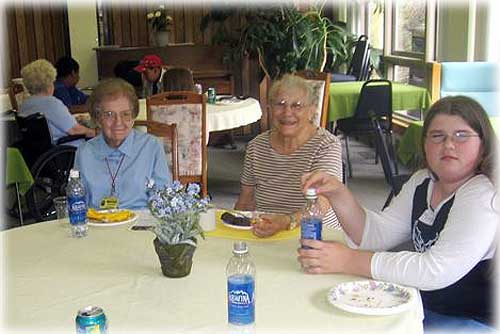 jpg Marie, Doris and Michelle