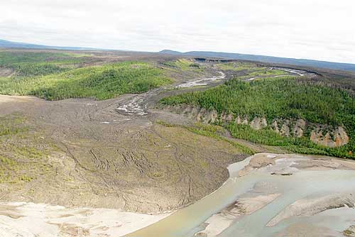 jpg retrogressive thaw slump on the Bonnet Plume River,