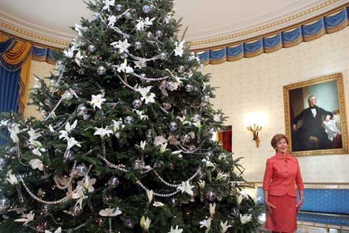 jpg First Lady and Christmas tree
