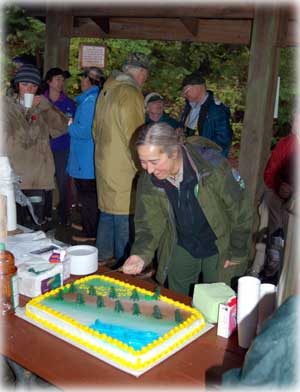 jpg cutting the cake