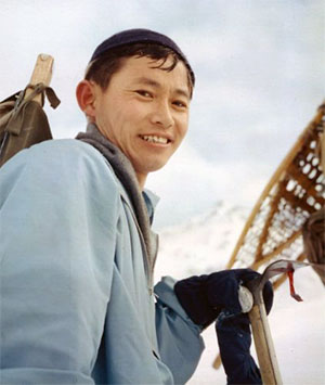 jpg Syun-Ichi Akasofu pauses while on a mountaineering trip shortly after his arrival in Alaska in 1958.
Photo courtesy Syun-Ichi Akasofu 