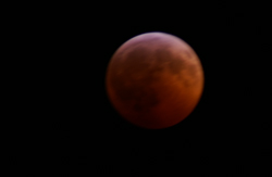 Total Lunar Eclipse Wows Sky Watchers