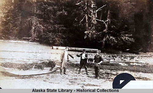 jpg San Juan Fox Farm, Sisters Island, Pybus Bay;
Louie Fenford, Charlie Anderson, Jack Olson.