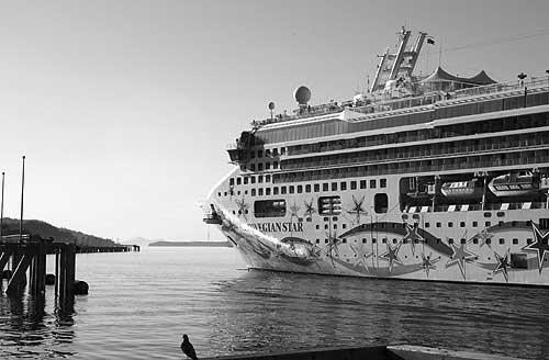 jpg Norwegian Star docking in Ketchikan 2009