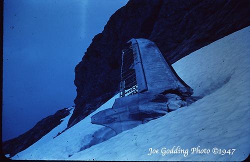 jpg Crash site photo of Pan American Flight 923's tail section by Pan Am employee Joe Godding shortly after the crash.
"Joe Godding photos©, courtesy of Jessica Foster." 