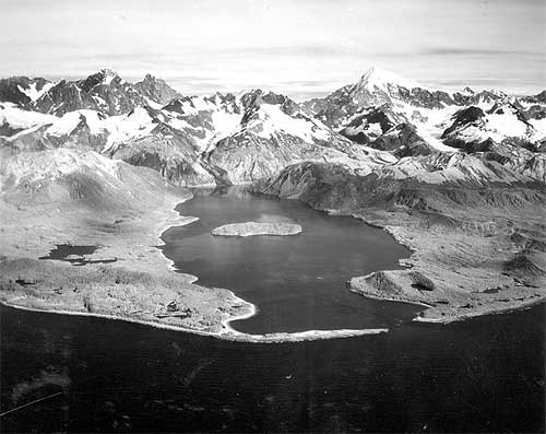 jpg Lituya Bay, 1954, trimlines of the 1936 giant waves and the 1853-54 giant wave