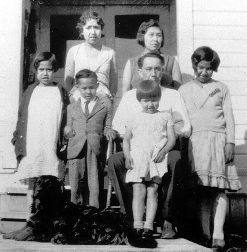 jpg Paul & Nettie Jones and family, 1920s