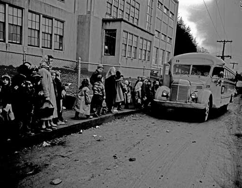 jpg Children boarding bus at White Cliff School, April 1954