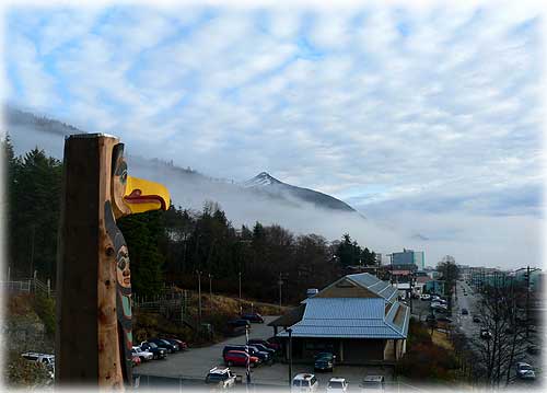 jpg Eagle & Raven totem Ketchikan